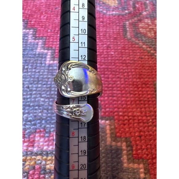 Vintage WM Rogers Oneida Silver Plated Rose Flower Old Spoon Ring Adjustable - Picture 6 of 6